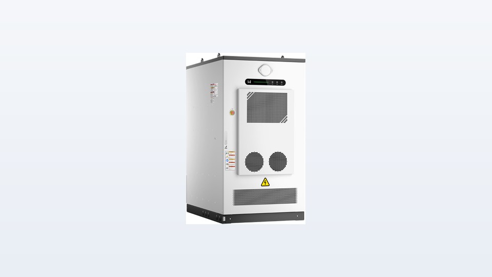 GoodWe BAT-C liquid-cooled C&I battery cabinet, official render
