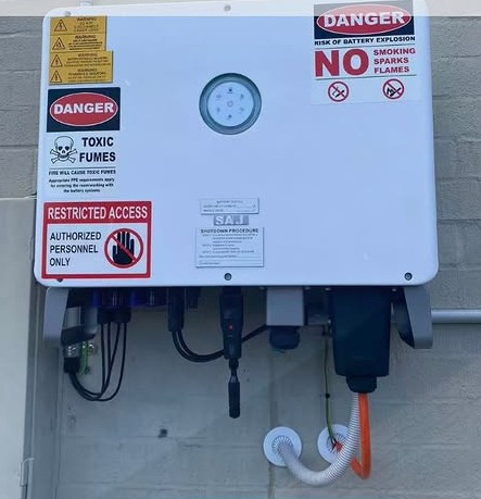 SAJ H2 hybrid inverter wall-mounted, installer photo