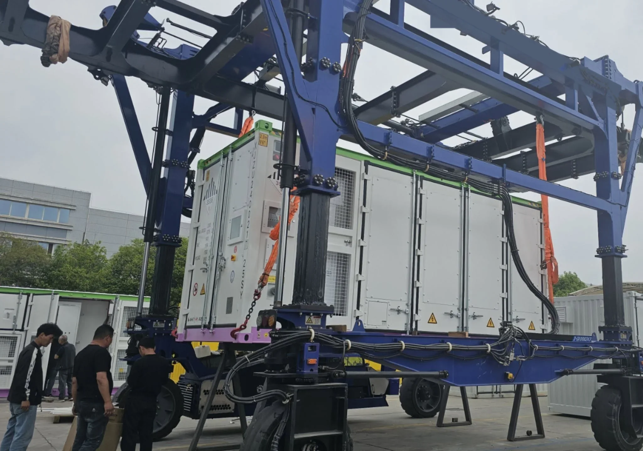 Heavy freight crane lifting