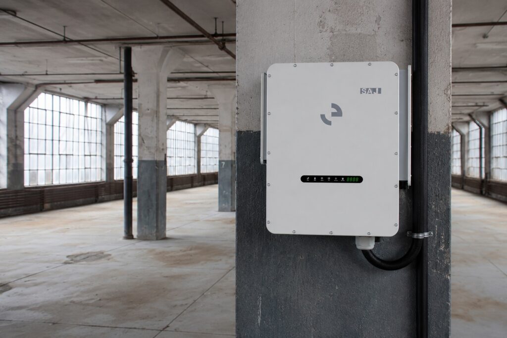 Large Industrial Logistics Hubs & Fleet Charging Depots (140–165 kWp Solar)