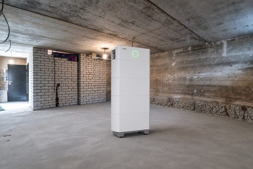Pairing with SAJ H2 Commercial Hybrid Inverters (10–30 kW)
